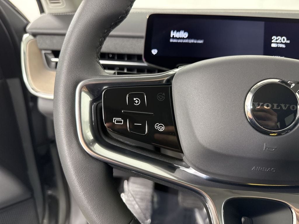 2025 Volvo EX90 Plus