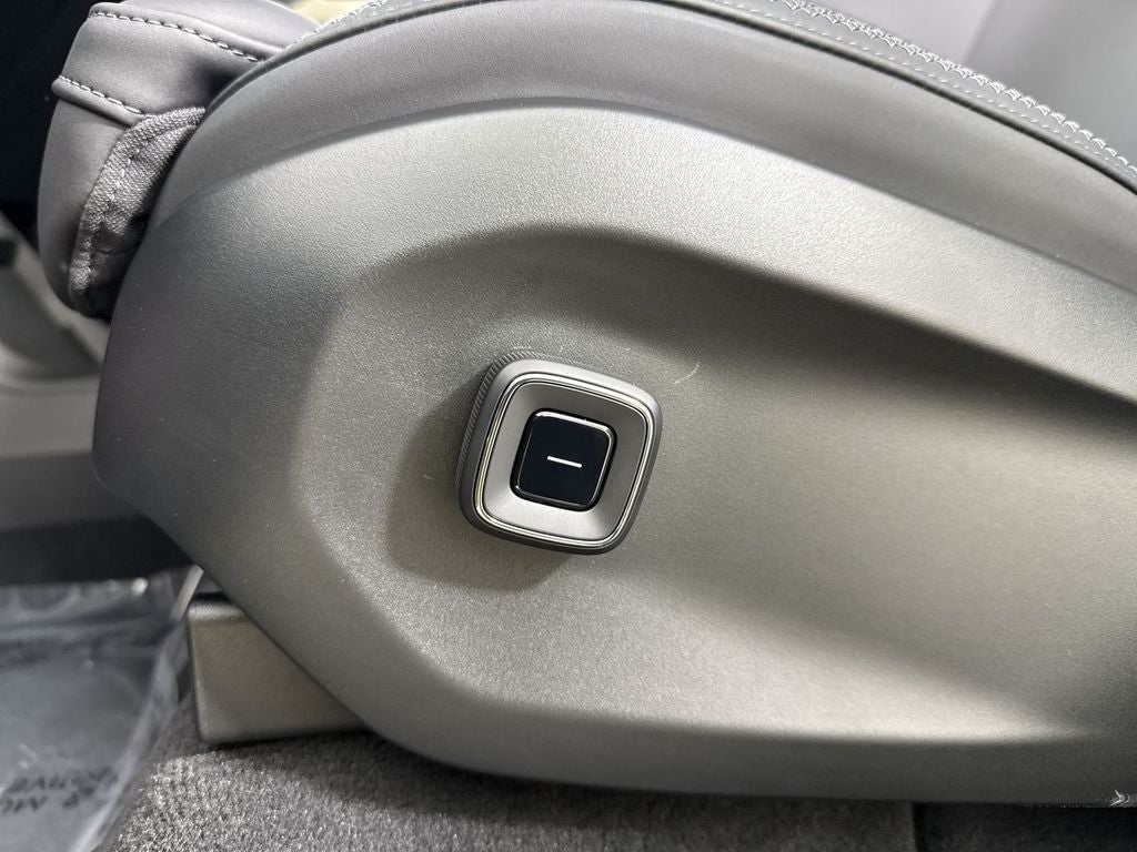 2025 Volvo EX90 Plus