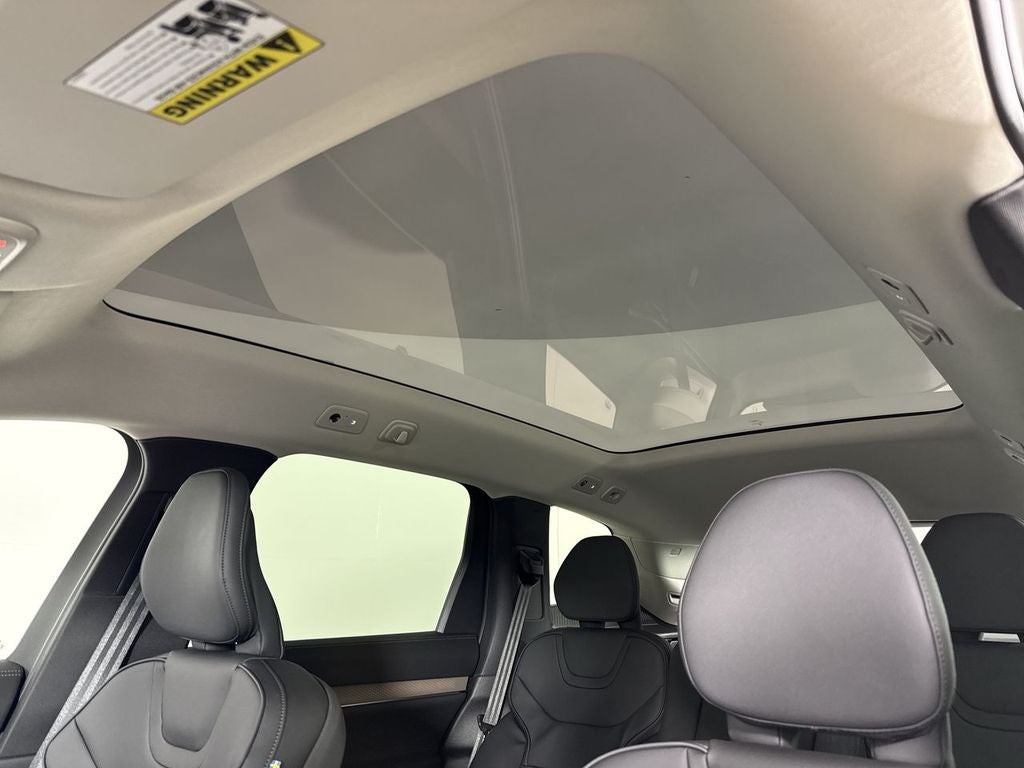 2025 Volvo EX90 Plus