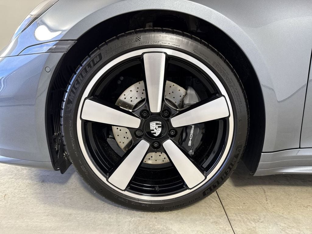 2025 Porsche 911 Carrera