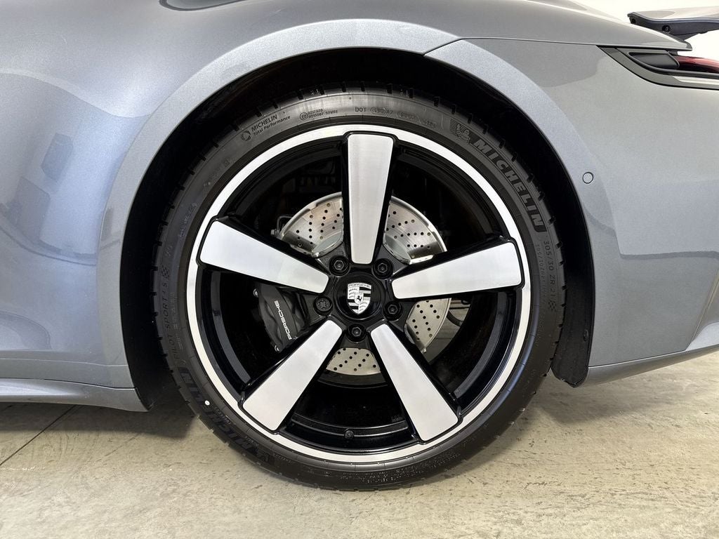 2025 Porsche 911 Carrera