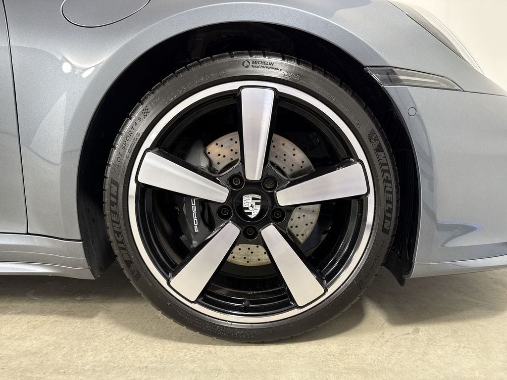 2025 Porsche 911 Carrera