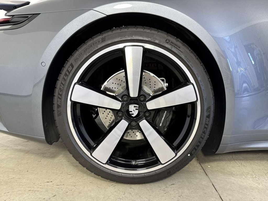 2025 Porsche 911 Carrera