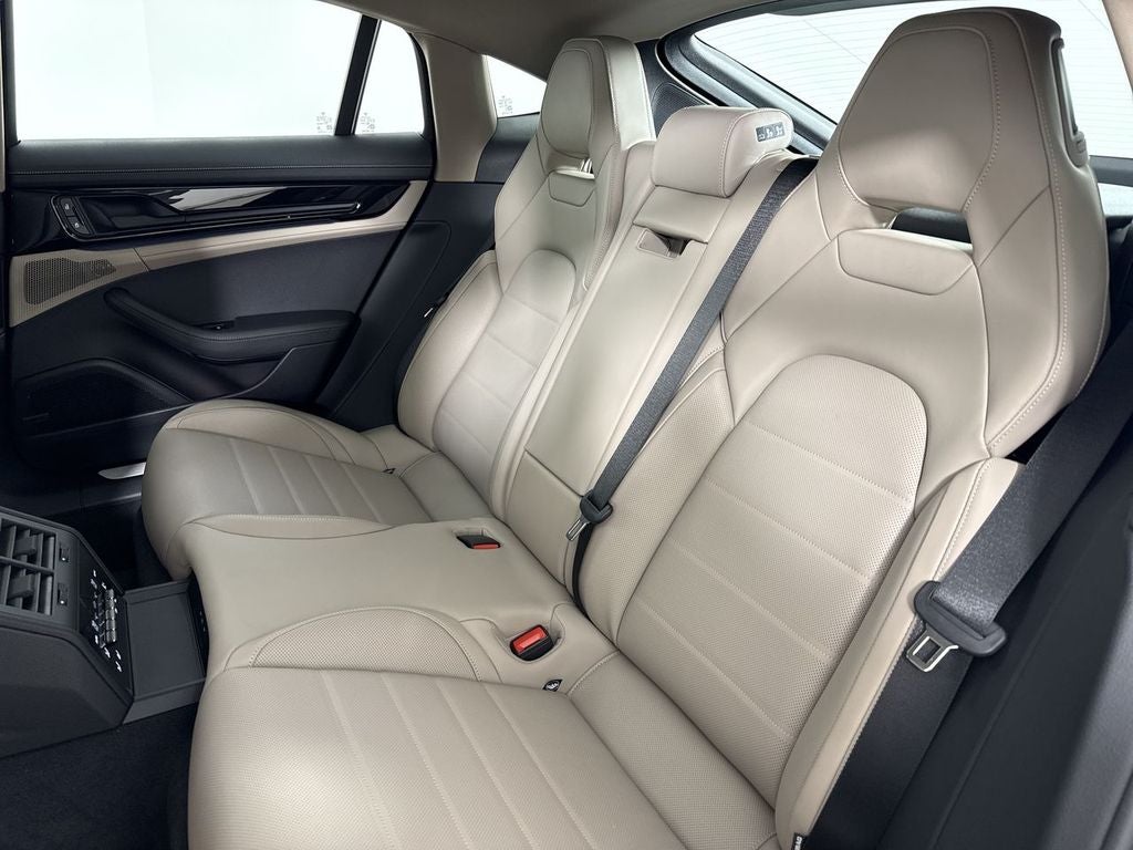 2026 Porsche Panamera 4