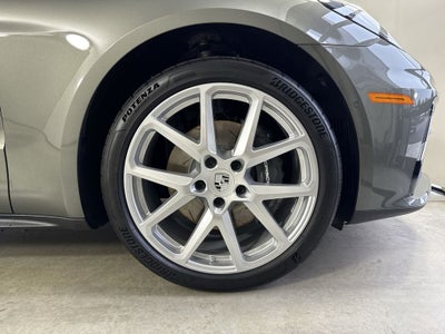 2026 Porsche Panamera 4