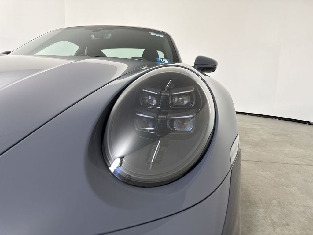 2025 Porsche 911 Carrera 4 GTS