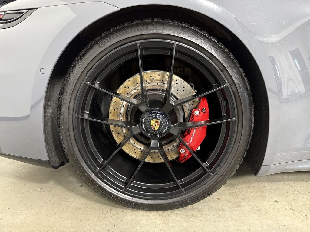 2025 Porsche 911 Carrera 4 GTS