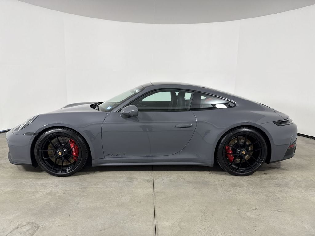 2025 Porsche 911 Carrera 4 GTS