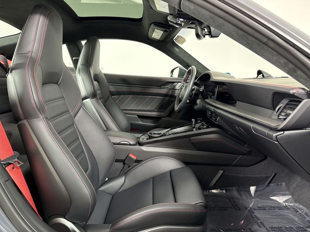 2025 Porsche 911 Carrera 4 GTS