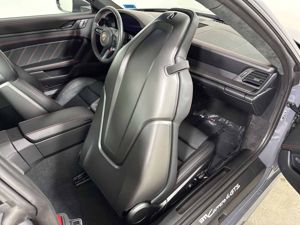 2025 Porsche 911 Carrera 4 GTS