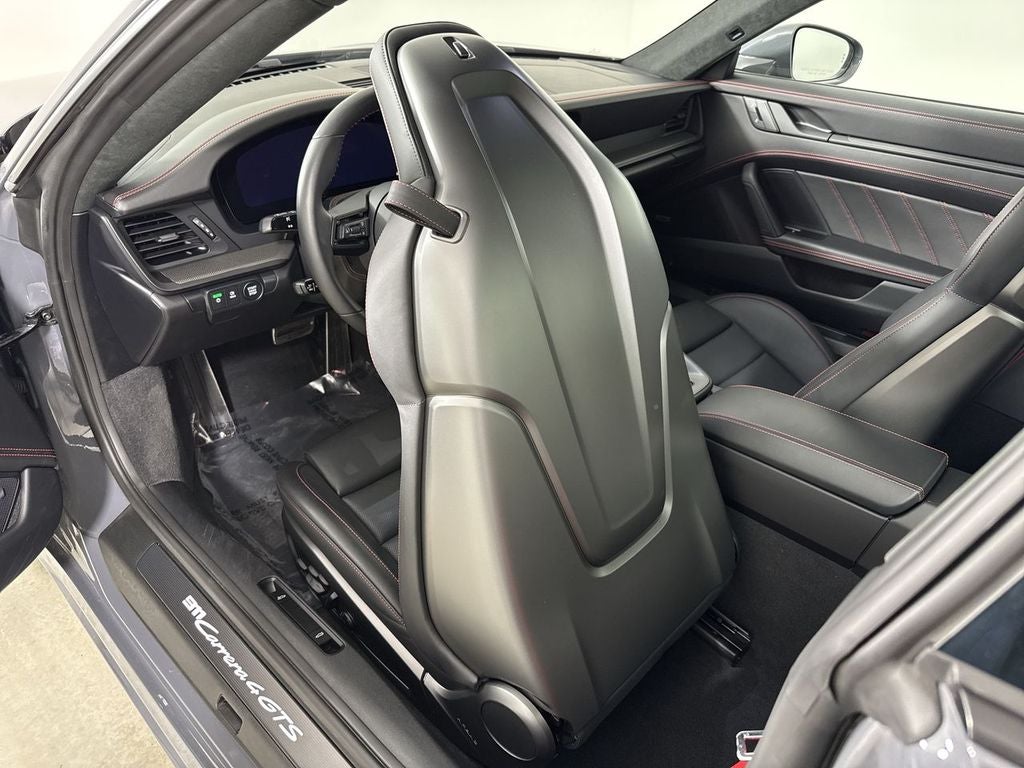 2025 Porsche 911 Carrera 4 GTS