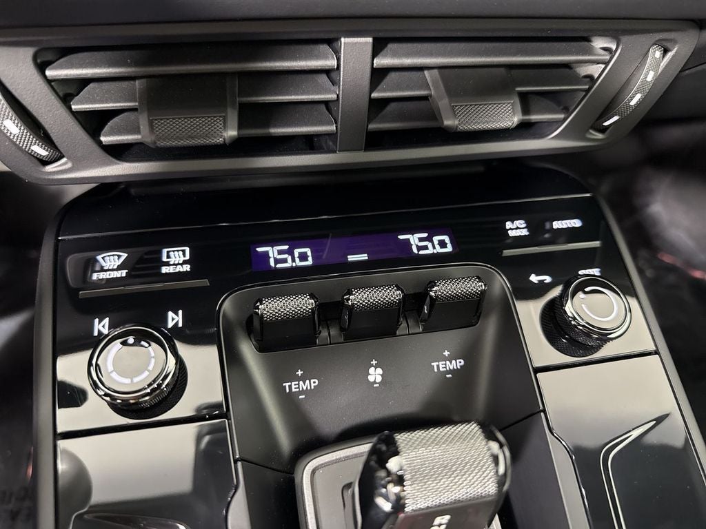 2025 Porsche 911 Carrera 4 GTS