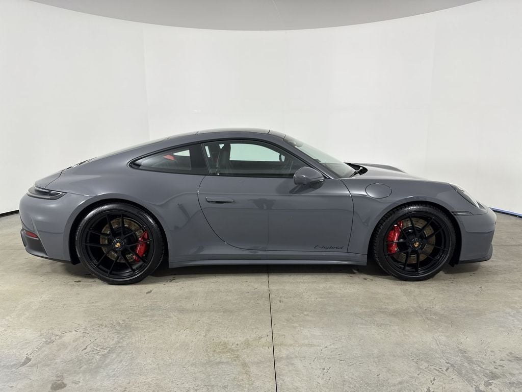2025 Porsche 911 Carrera 4 GTS
