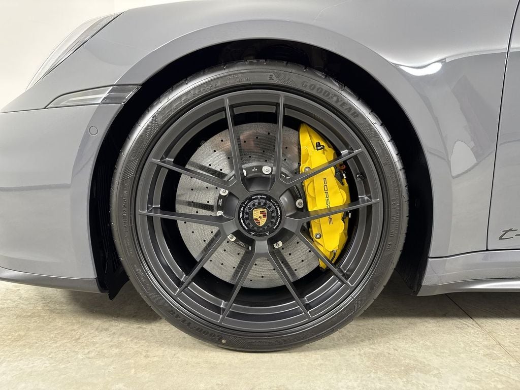 2025 Porsche 911 Carrera 4 GTS