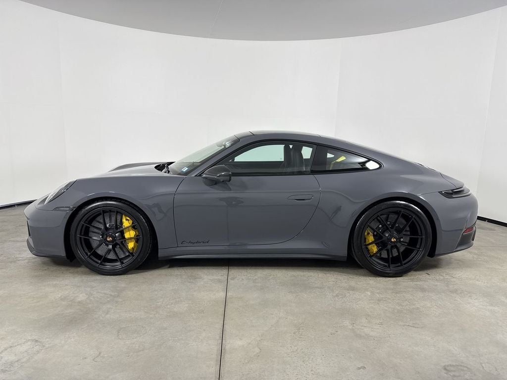 2025 Porsche 911 Carrera 4 GTS