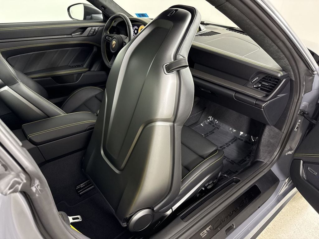 2025 Porsche 911 Carrera 4 GTS