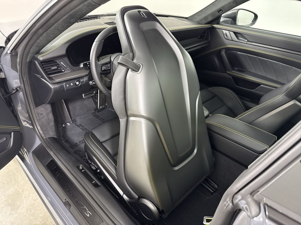 2025 Porsche 911 Carrera 4 GTS