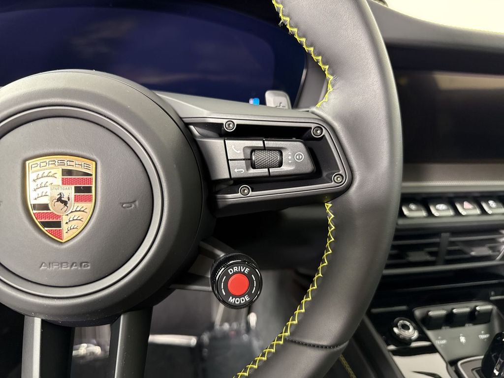 2025 Porsche 911 Carrera 4 GTS