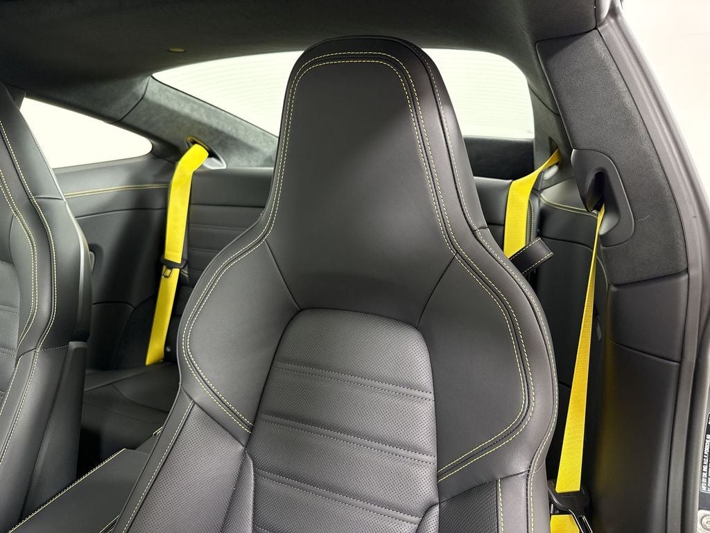 2025 Porsche 911 Carrera 4 GTS