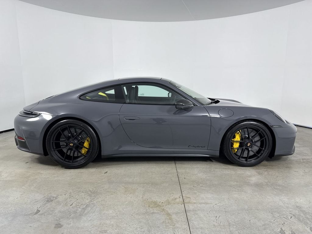 2025 Porsche 911 Carrera 4 GTS