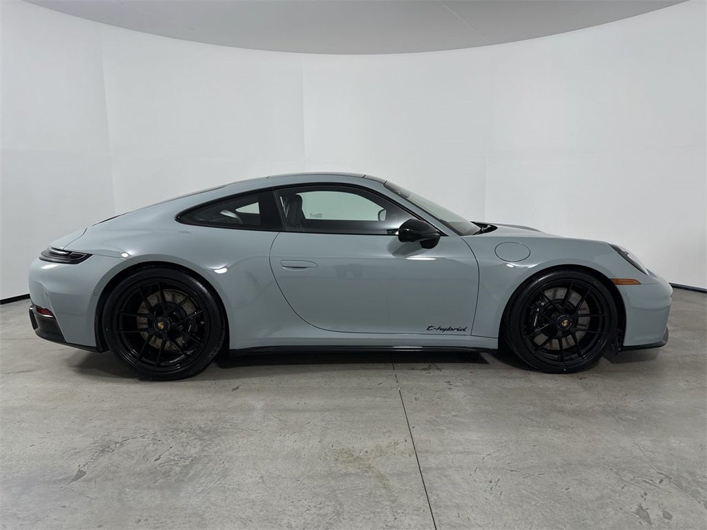 2026 Porsche 911 Carrera 4 GTS