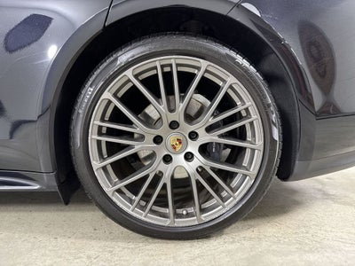 2023 Porsche Panamera 4 Platinum Edition