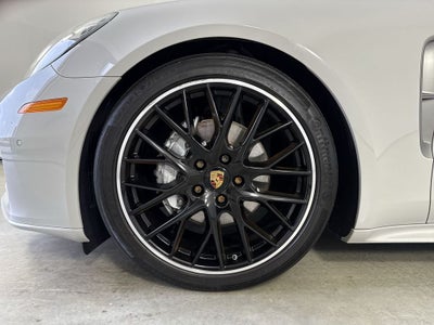 2023 Porsche Panamera 4 Platinum Edition