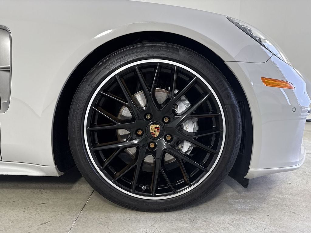 2023 Porsche Panamera 4 Platinum Edition
