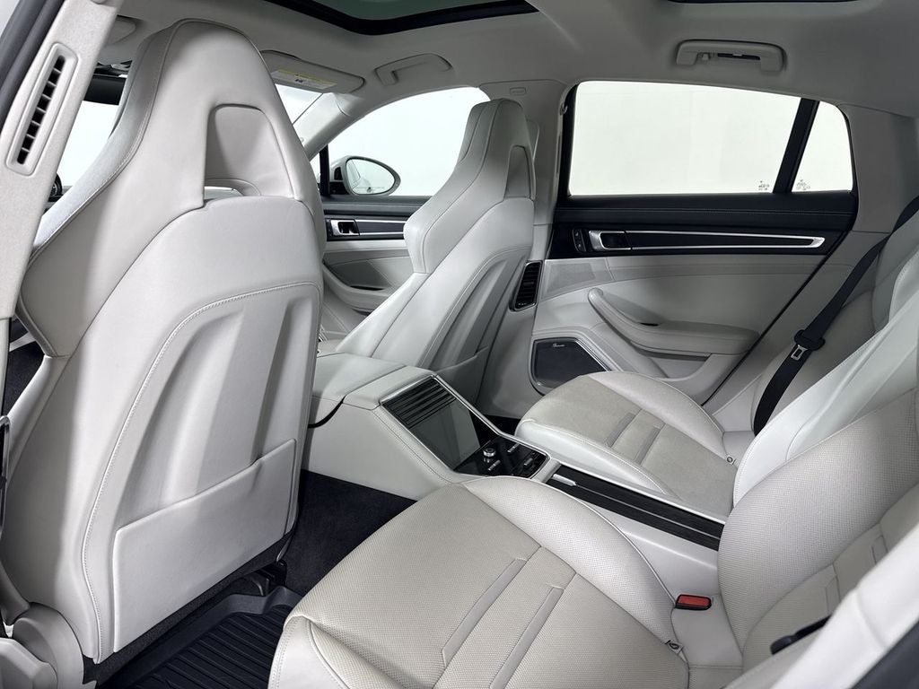 2023 Porsche Panamera 4 Platinum Edition