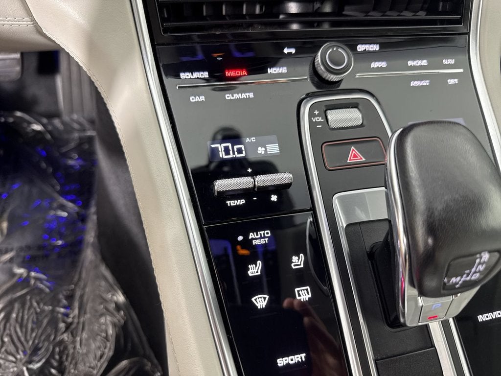 2023 Porsche Panamera 4 Platinum Edition