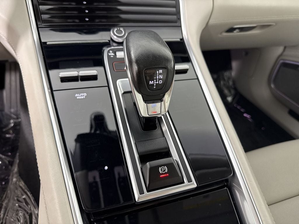 2023 Porsche Panamera 4 Platinum Edition