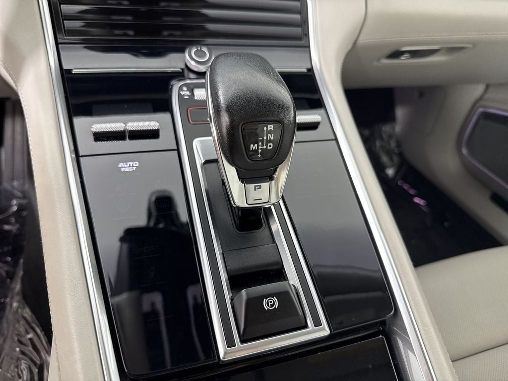 2023 Porsche Panamera 4 Platinum Edition