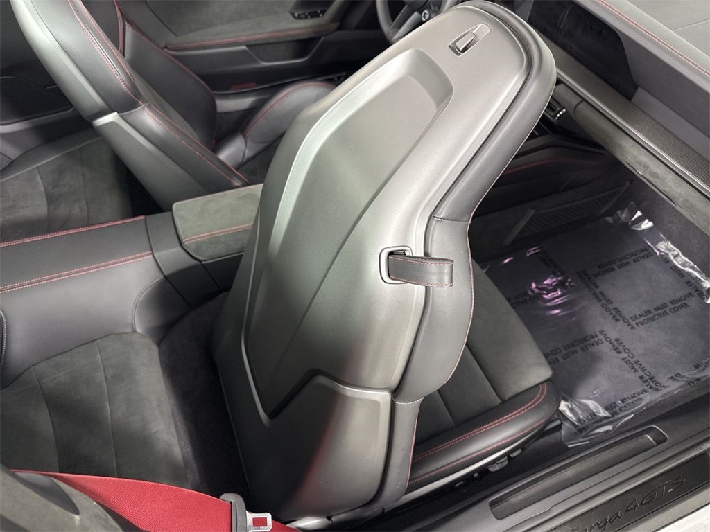 2023 Porsche 911 4 GTS