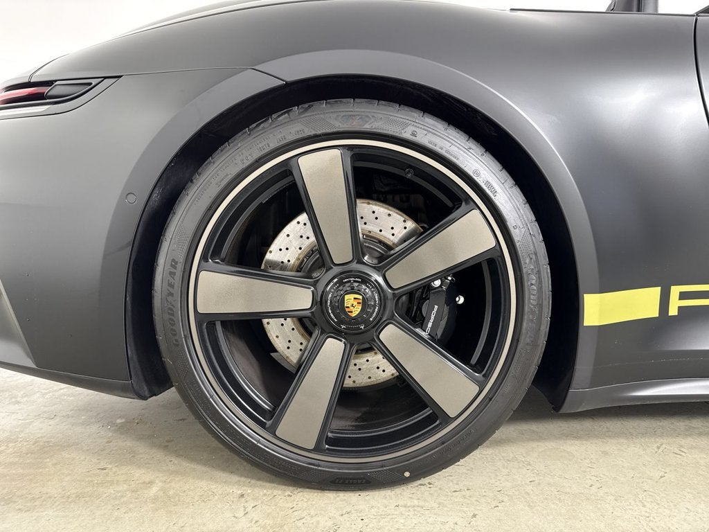 2026 Porsche 911 Carrera 4 GTS
