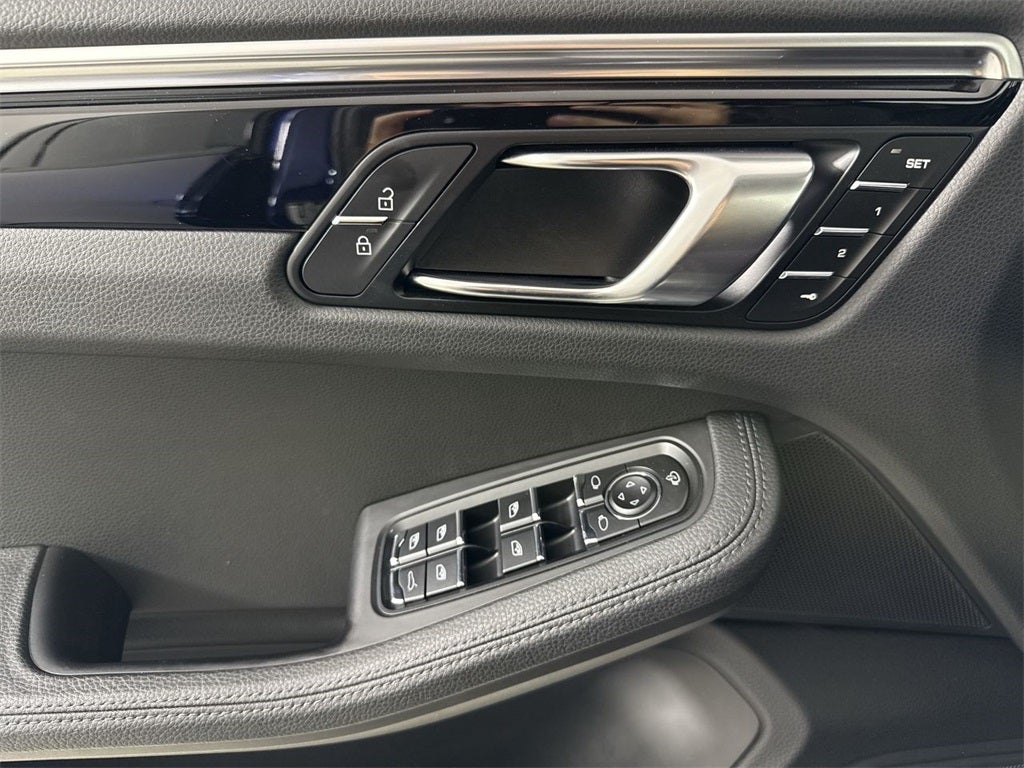 2023 Porsche Macan AWD