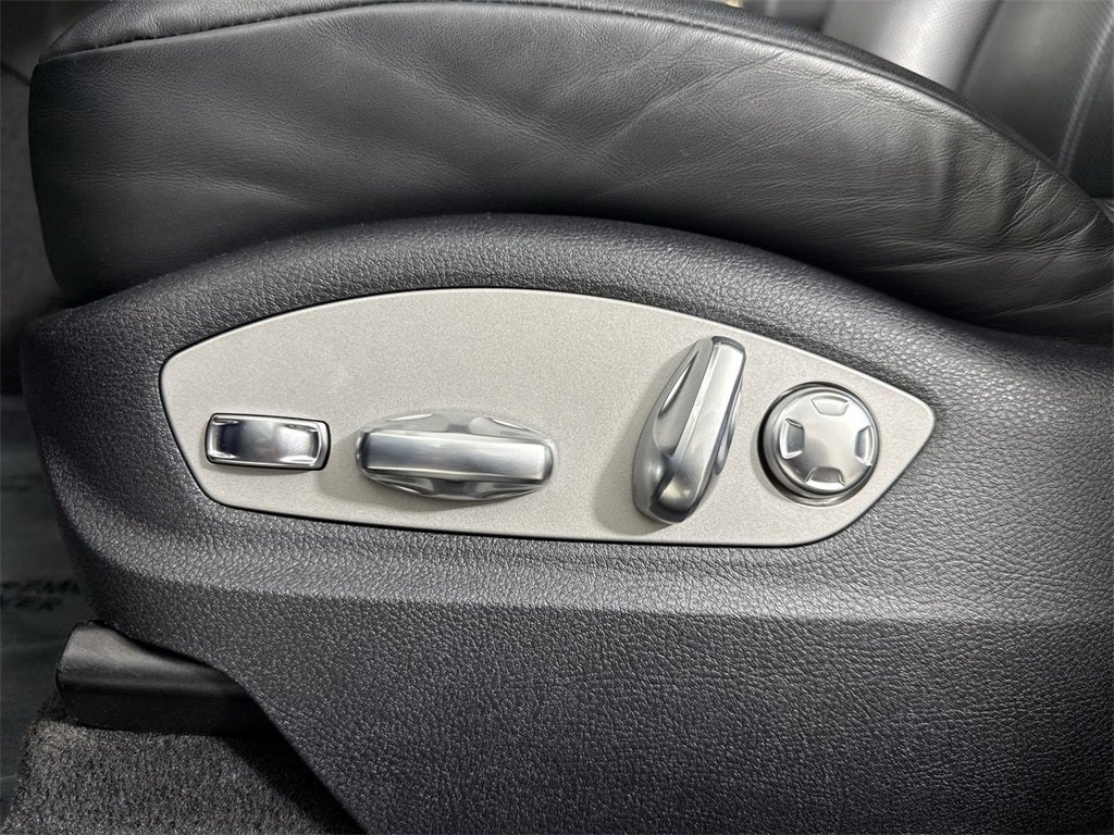 2023 Porsche Macan AWD