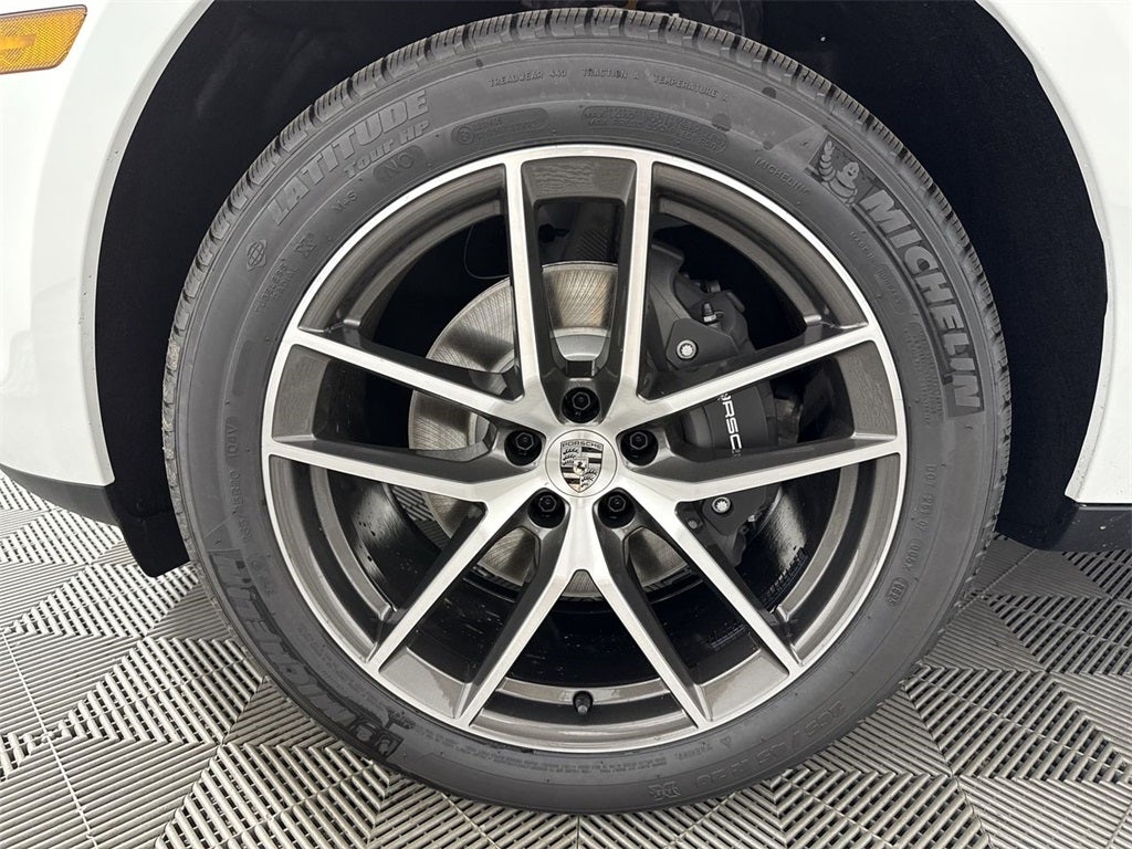 2025 Porsche Macan AWD