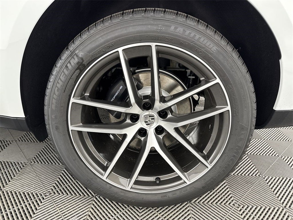 2025 Porsche Macan AWD