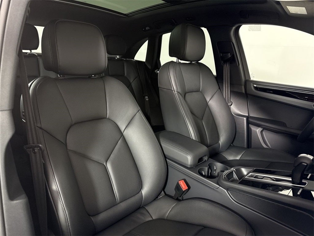 2025 Porsche Macan AWD