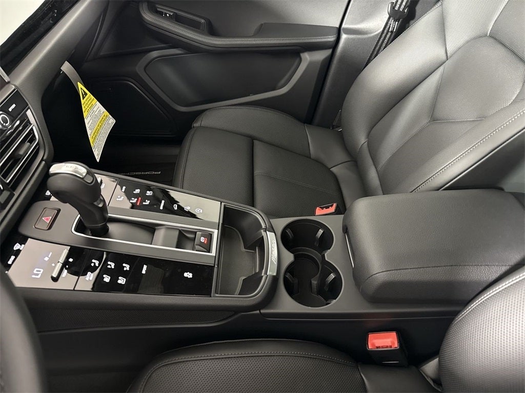 2025 Porsche Macan AWD