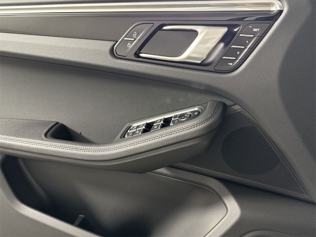 2025 Porsche Macan AWD