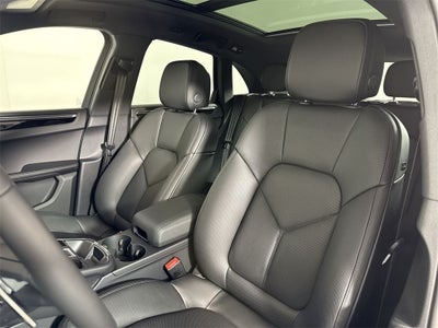2025 Porsche Macan AWD