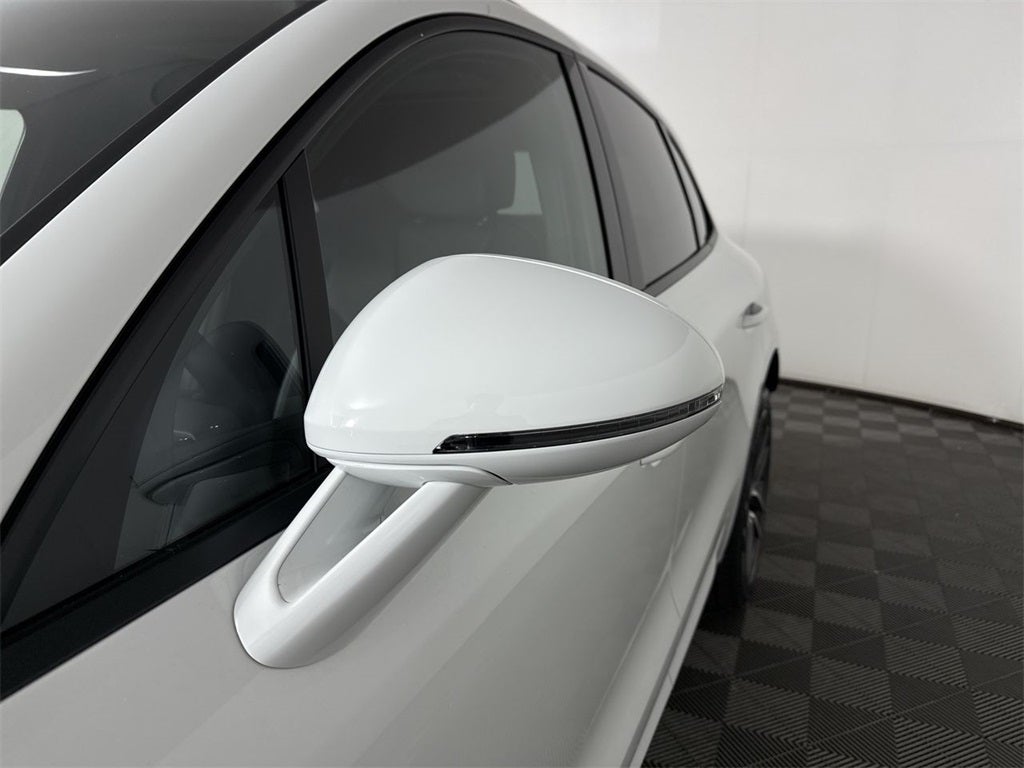 2025 Porsche Macan AWD