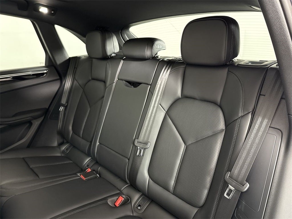 2025 Porsche Macan AWD
