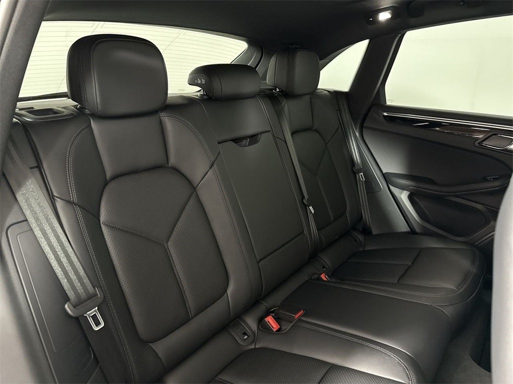 2025 Porsche Macan AWD