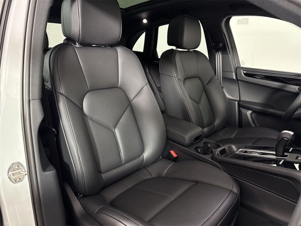 2025 Porsche Macan AWD