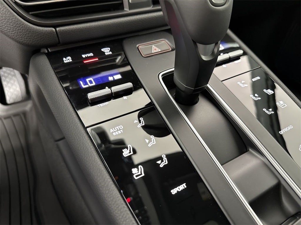 2025 Porsche Macan AWD