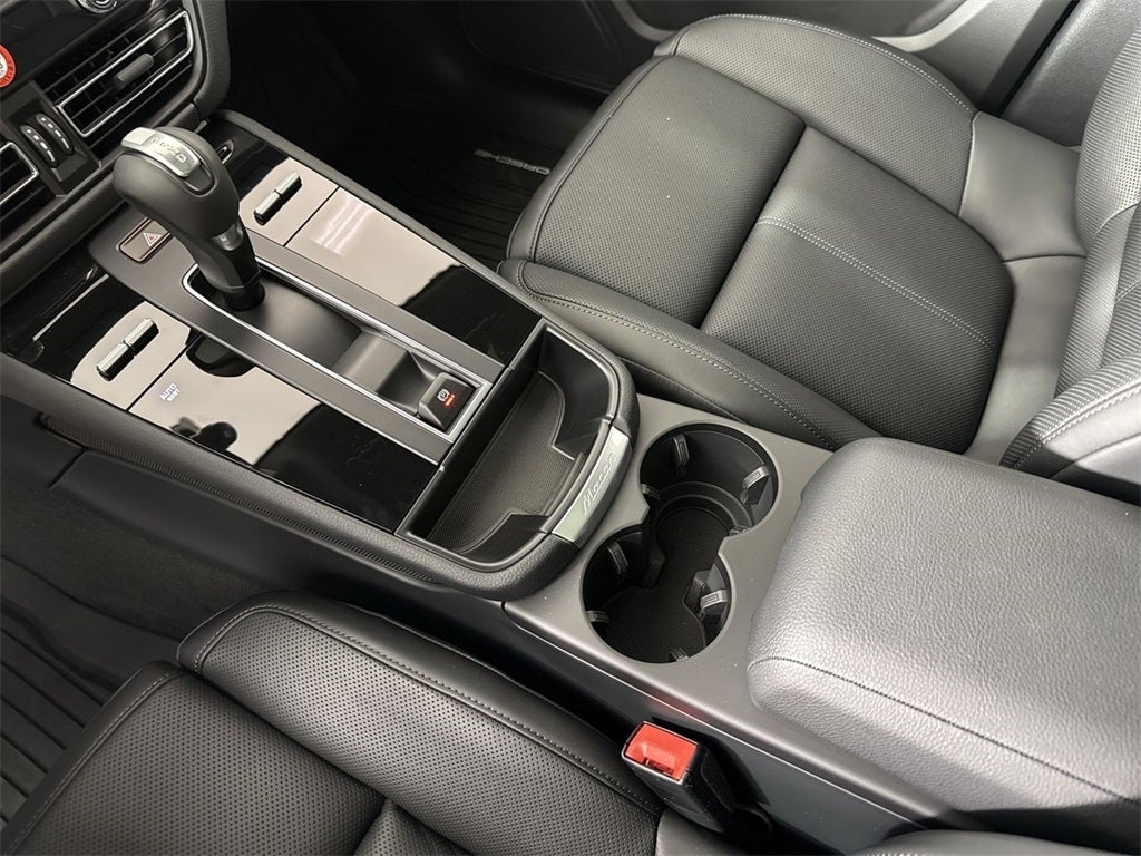 2025 Porsche Macan AWD