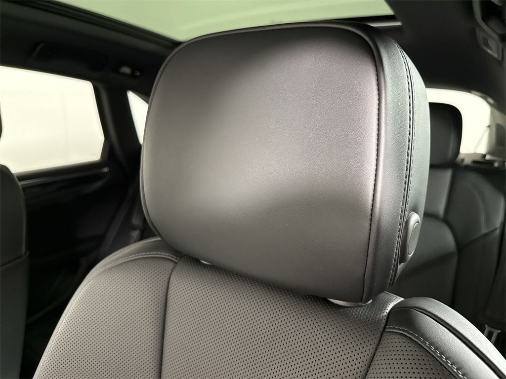 2025 Porsche Macan AWD