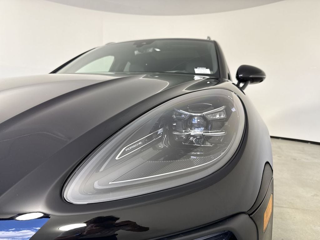 2026 Porsche Macan AWD